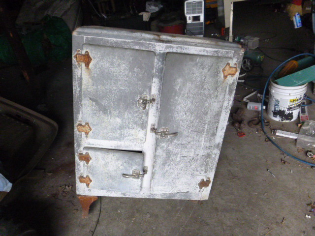 lot 196 image: Vintage Ice Chest