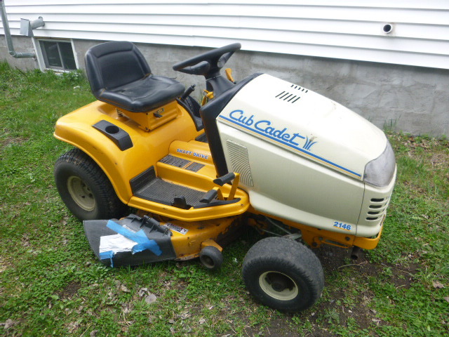 lot 1 image: Cub Cadet 2146