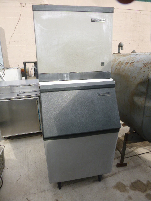 lot 4 image: Scotsman Ice Machine with Bin