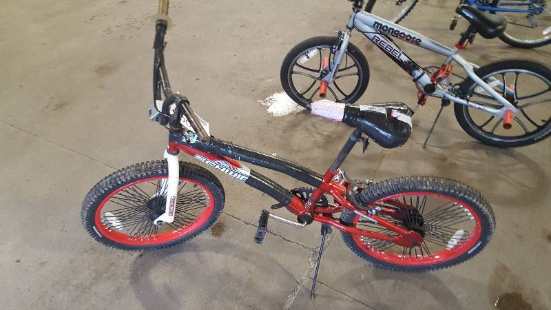 lot 366 image: Boys RedWhite Schwinn Trick Bike, 16 Rim