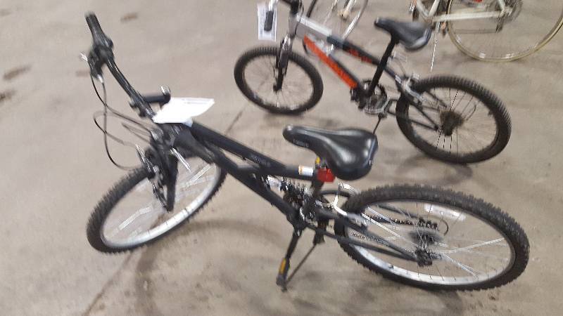 lot 374 image: Black Next PX14.0 Mountain Bike, 20 Rim