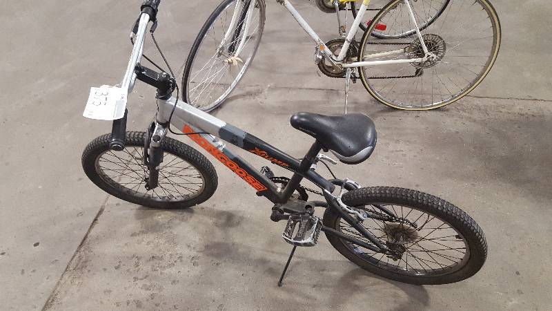 lot 375 image: BlackSilver Mongoose x-jump Bike, 15 Rim