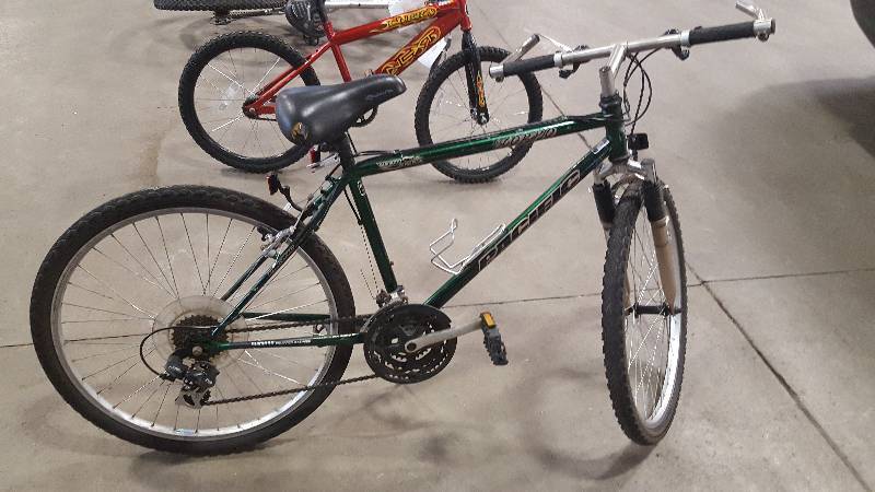 Dark Green Pacific Scorpio 21 Speed Bike 22 Rim City of Apple