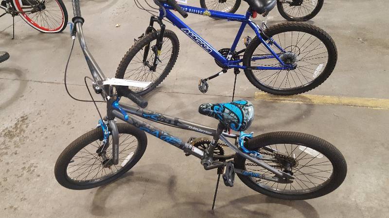 lot 385 image: BMX Thruster Trick Bike, 15 Rim