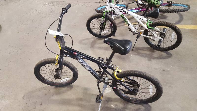 lot 387 image: Boys BlackYellow Razor Cobra Bike, 14 Rim
