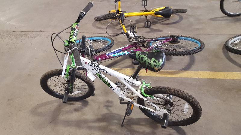lot 388 image: Green and White BMX Razor Free Style Dirt Bike, 13 Rim