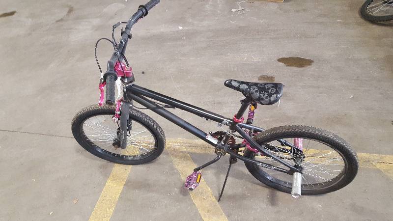 lot 393 image: BMX B Thruster 20 Bike, 16 Rim