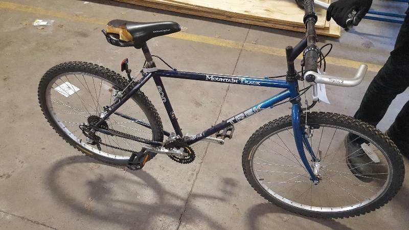 lot 395 image: Blue Trek Bike, 22 Rim