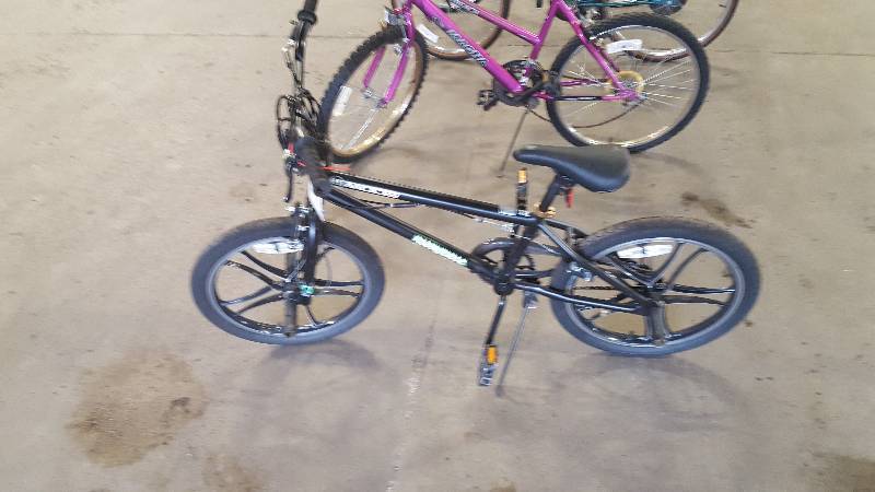 lot 408 image: Black Mongoose Mode Bike, 12 Rim