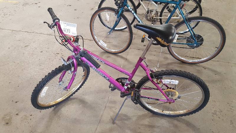 lot 409 image: Purple Magna Outreach Bike, 21 Rim