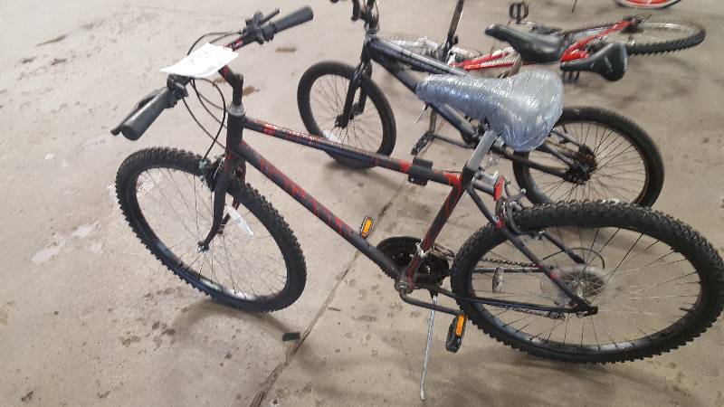 lot 412 image: RedBlack Spray Painted Mountain Bike, 22 Rim