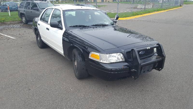lot 4 image: 2010 Ford Crown Victoria Police Interceptor
