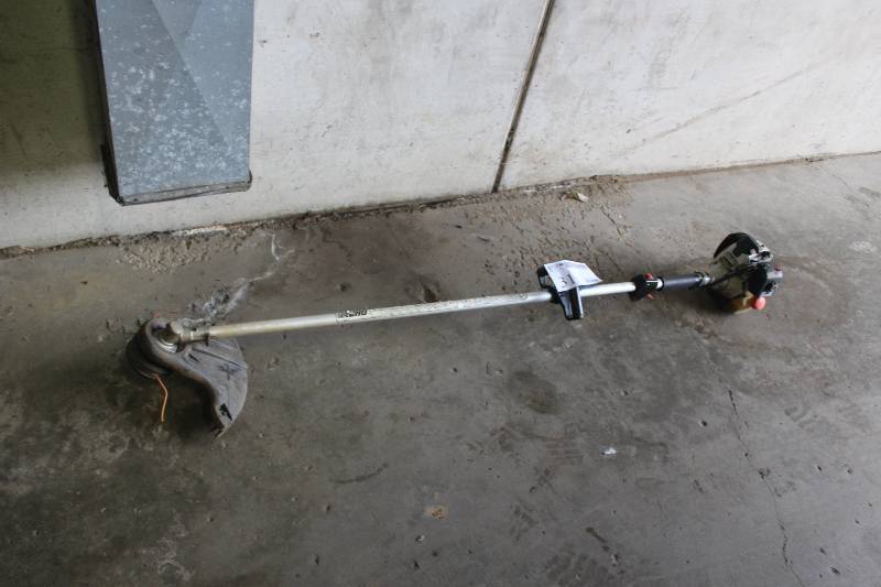 lot 31 image: Echo Weed Whip