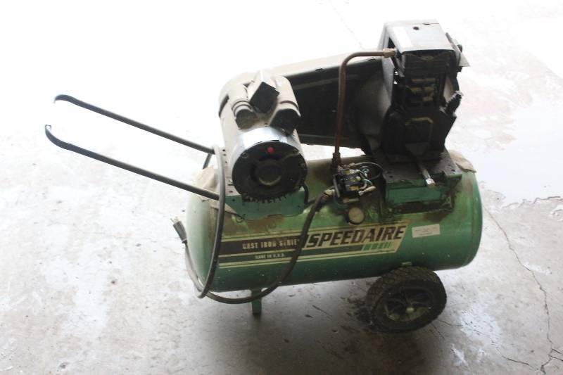 lot 28 image: Craftsman Speedaire Air Compressor Tank