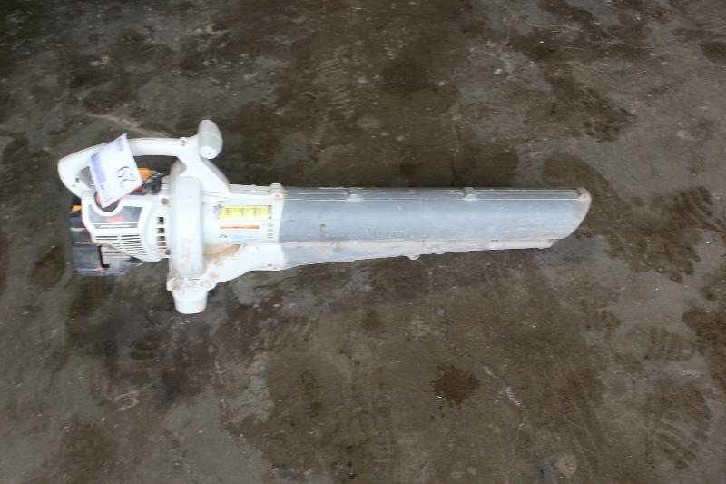 lot 29 image: Ryobi Mulching Blower Vacuum