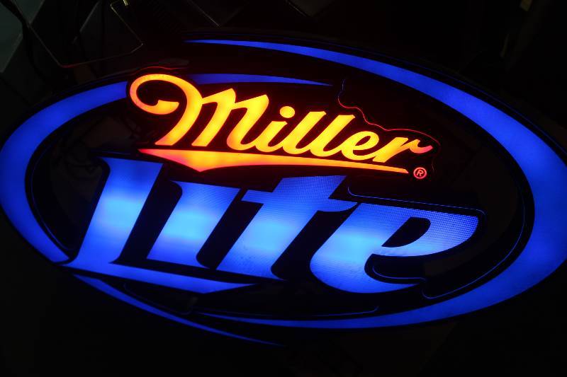 lot 34 image: Miller Lite LOGO Wall Light