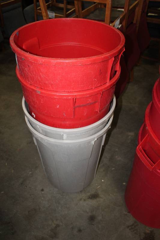 lot 54 image: Lot of (4) 32-Gallon Rubbermaid Trash Cans