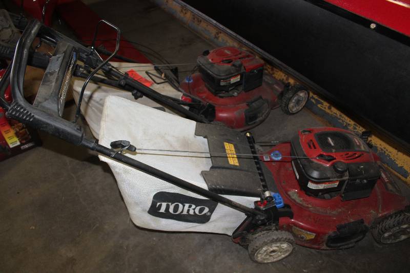 lot 39 image: Toro Lawn Mower w Briggs & Stratton Motor