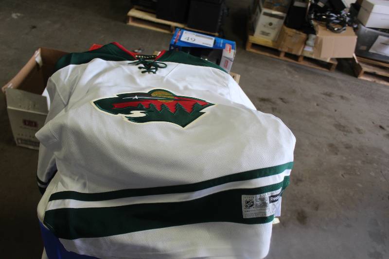 lot 50 image: Reebok NHL MN Wild #11 Parise XL Official Licensed Hockey Jersey