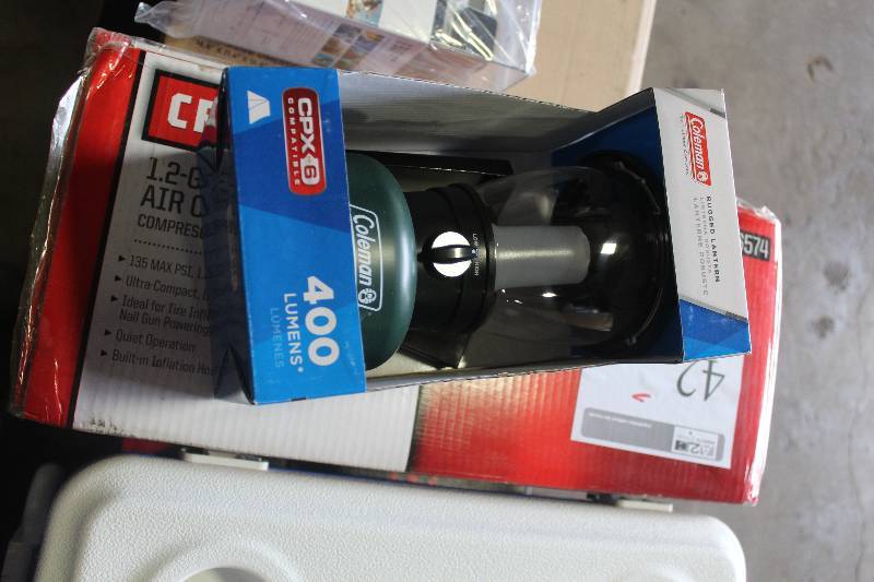 lot 49 image: Coleman 400 Lumens Rugged Lantern