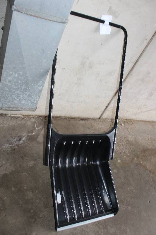 lot 57 image: 20 Big Scoop Shovel