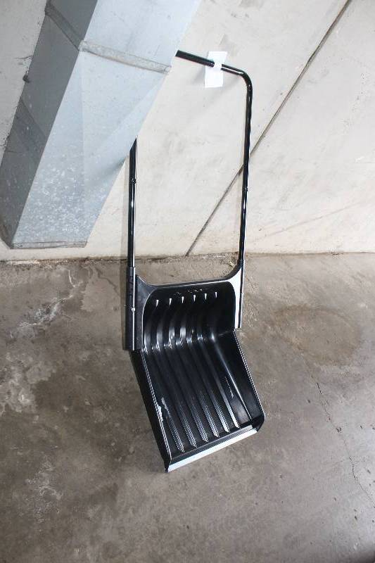 lot 56 image: Lot of (2) 20 Big Scoop Shovels