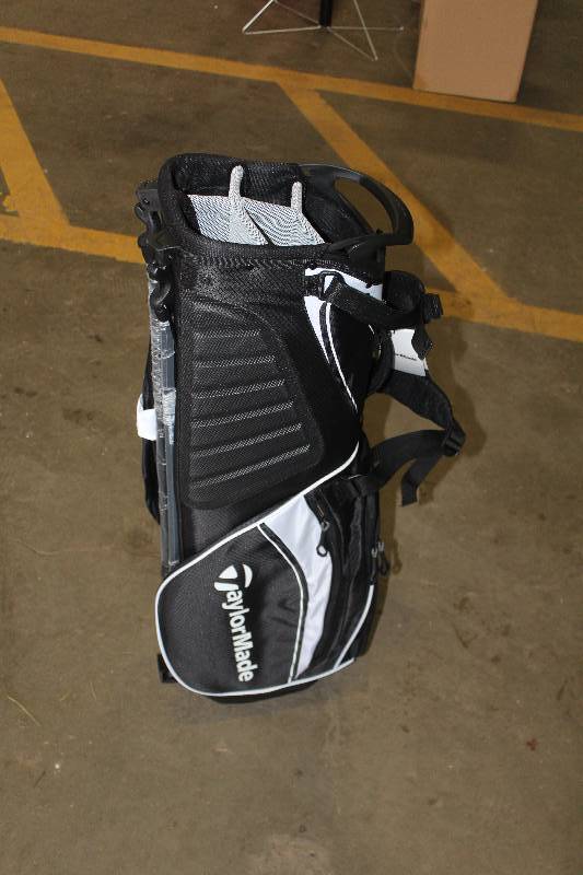 lot 86 image: Taylor Made Golf Bag
