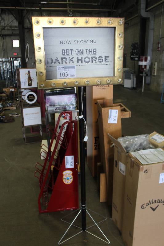 lot 103 image: Display Stand w Lights