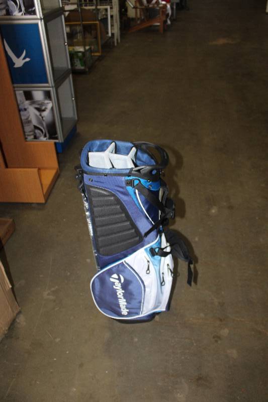 lot 102 image: Taylor Made Golf Bag