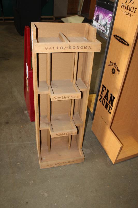 lot 104 image: Gallo of Sonoma LOGO Wooden Display Case