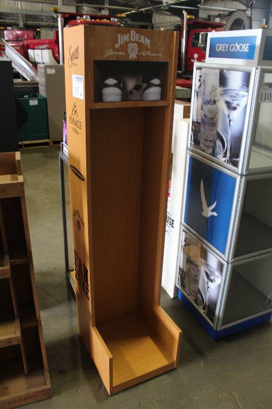 lot 105 image: Jim Beam LOGO Wooden Display Case