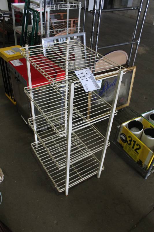 lot 117 image: 4-Shelf Metal Display Rack