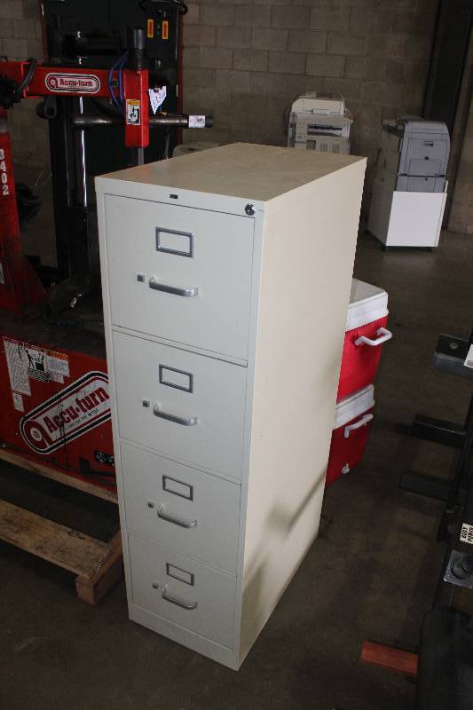 lot 132 image: 4-Drawer Locking Metal Filing Cabinet