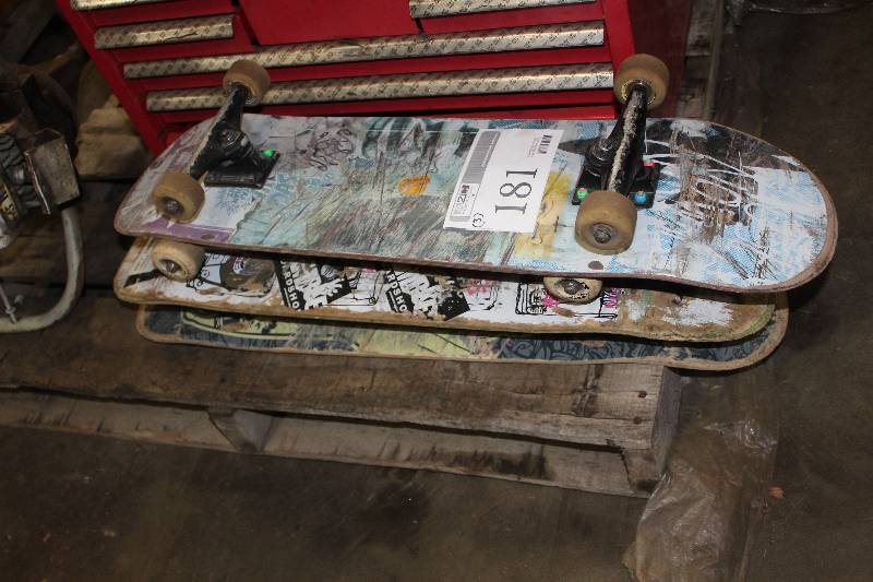 lot 181 image: Lot of (3) Skateboards