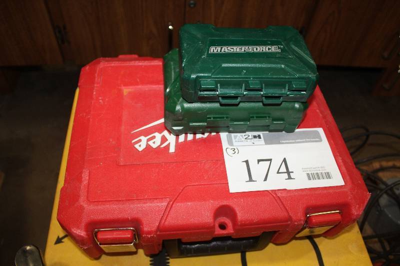 lot 174 image: Milwaukee Cordless Power Drill w Case, Charger, Extra Battery