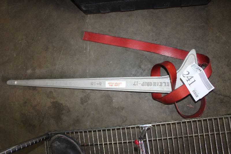 lot 241 image: Kleingrip-it Strap Wrench