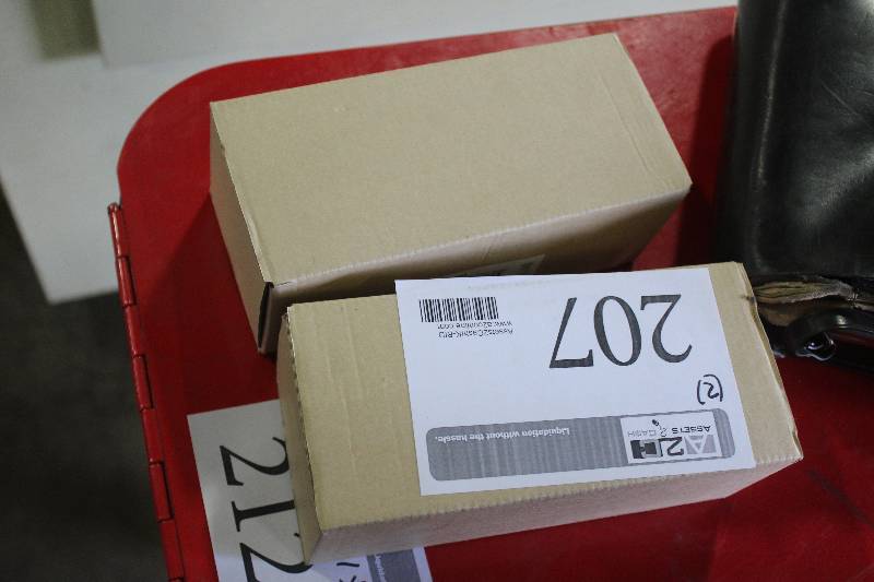 lot 207 image: Lot of (2) Travel Chargers