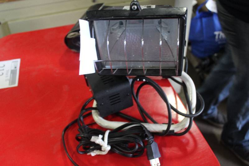 lot 209 image: Battery Tender Plus Battery Charger