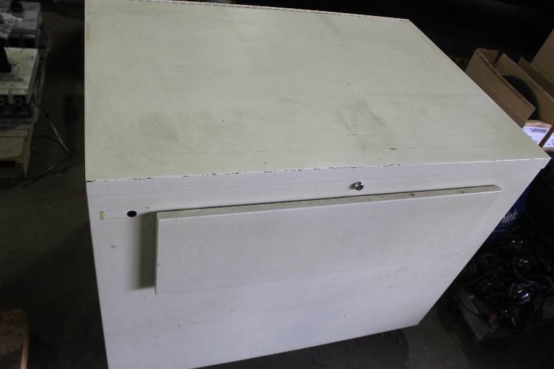 lot 210 image: Hanging File Folder Cabinet w Some Folders