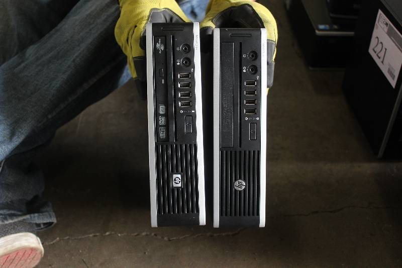 lot 220 image: Lot of (2) HP Compaq Series 8000 Desktop