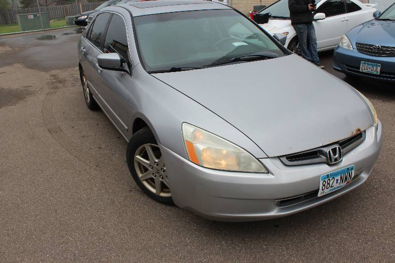 lot 10 image: 2003 Honda Accord  EX