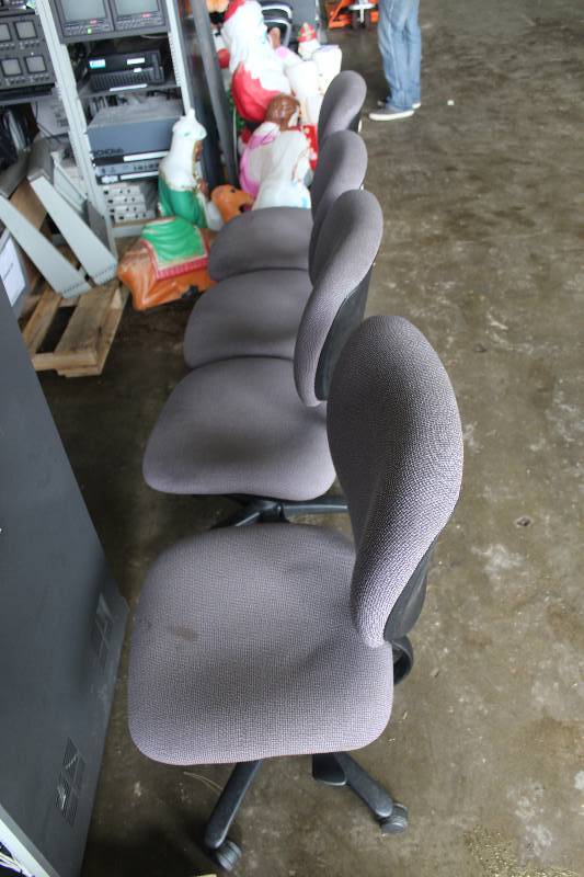 lot 283 image: Lot of (4) Office Chairs