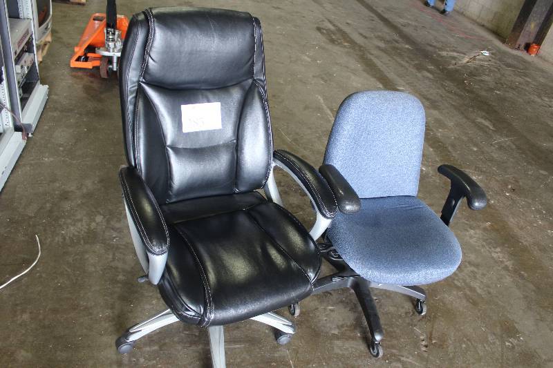 lot 285 image: Lot of (4) Office Chairs