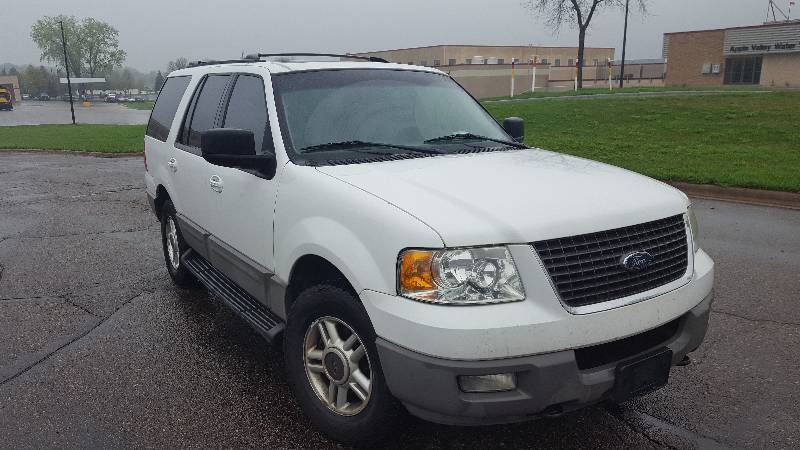 lot 8 image: 2003 Ford Expedition XLT