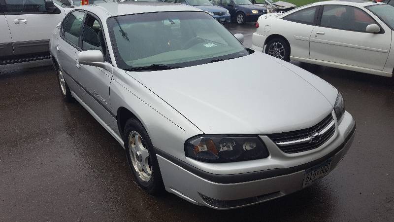 lot 13 image: 2001 Chevrolet Impala LS