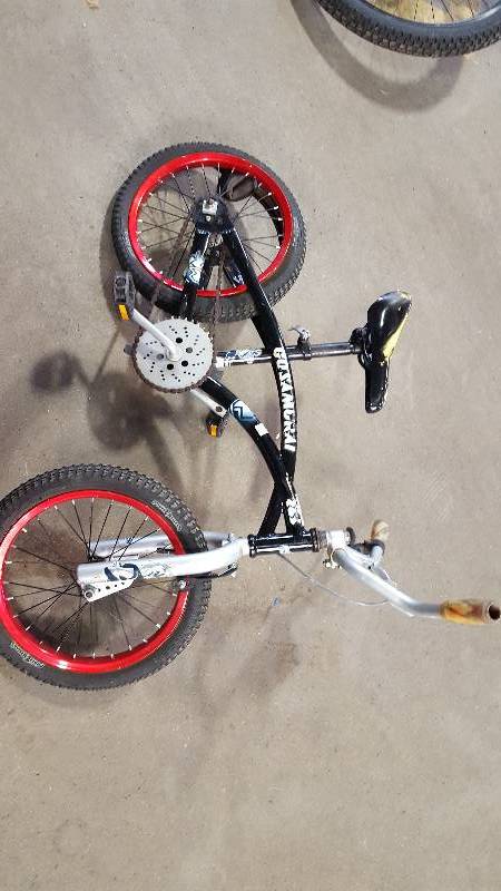 lot 321 image: Kids Black Saban Power Ranger Bike, 13 Rim