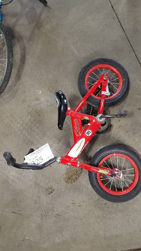 lot 325 image: Red Cars-McQueen Small Youth Bike, 9 Rim