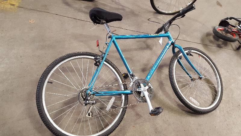 lot 326 image: Turquoise Blue Ross Mt. Washington Mountain Bike, 23 Rim