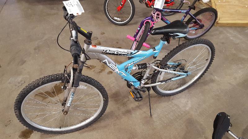 lot 327 image: Womens BlackSilverBlue Next Powerclimber 18-Speed Bike, 22 Rim