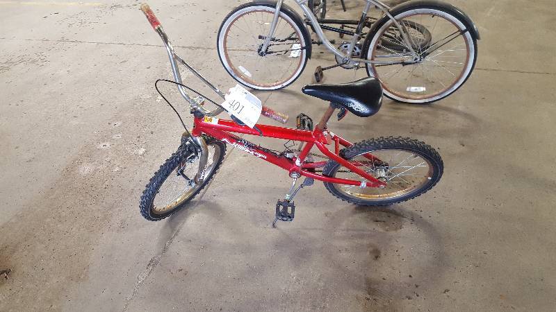 lot 401 image: RedBlack Striped Next Wipeout Bike, 16 Rim